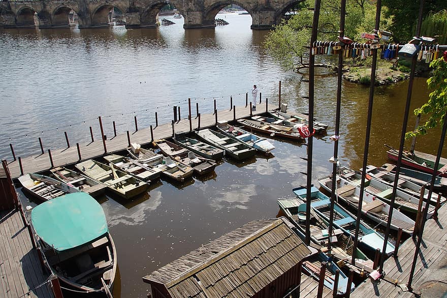 Pumps, Boats, Prague, Vltava, Boat Rental, Recreation, Drive, Entertainment, Navigation
