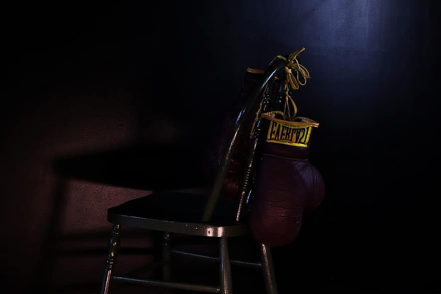 boks, rękawiczki, krzesło, siłownia, zdatność, drewno, stół, etap, przestrzeń do występów, zbliżenie, ciemny