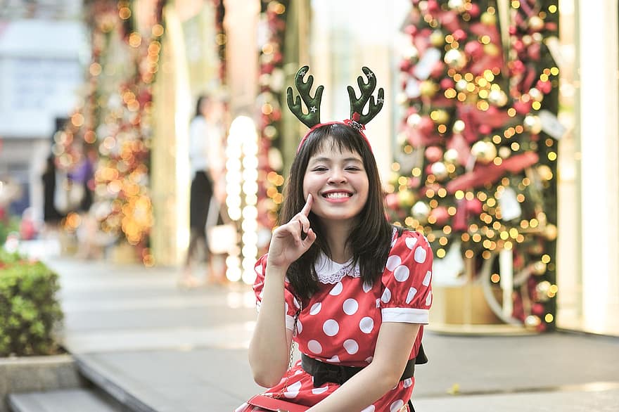 liten flicka, jul, klänning, polka dot klänning, pannband, horn, huvudbonader, leende, leende flicka, Lycklig, asiatisk