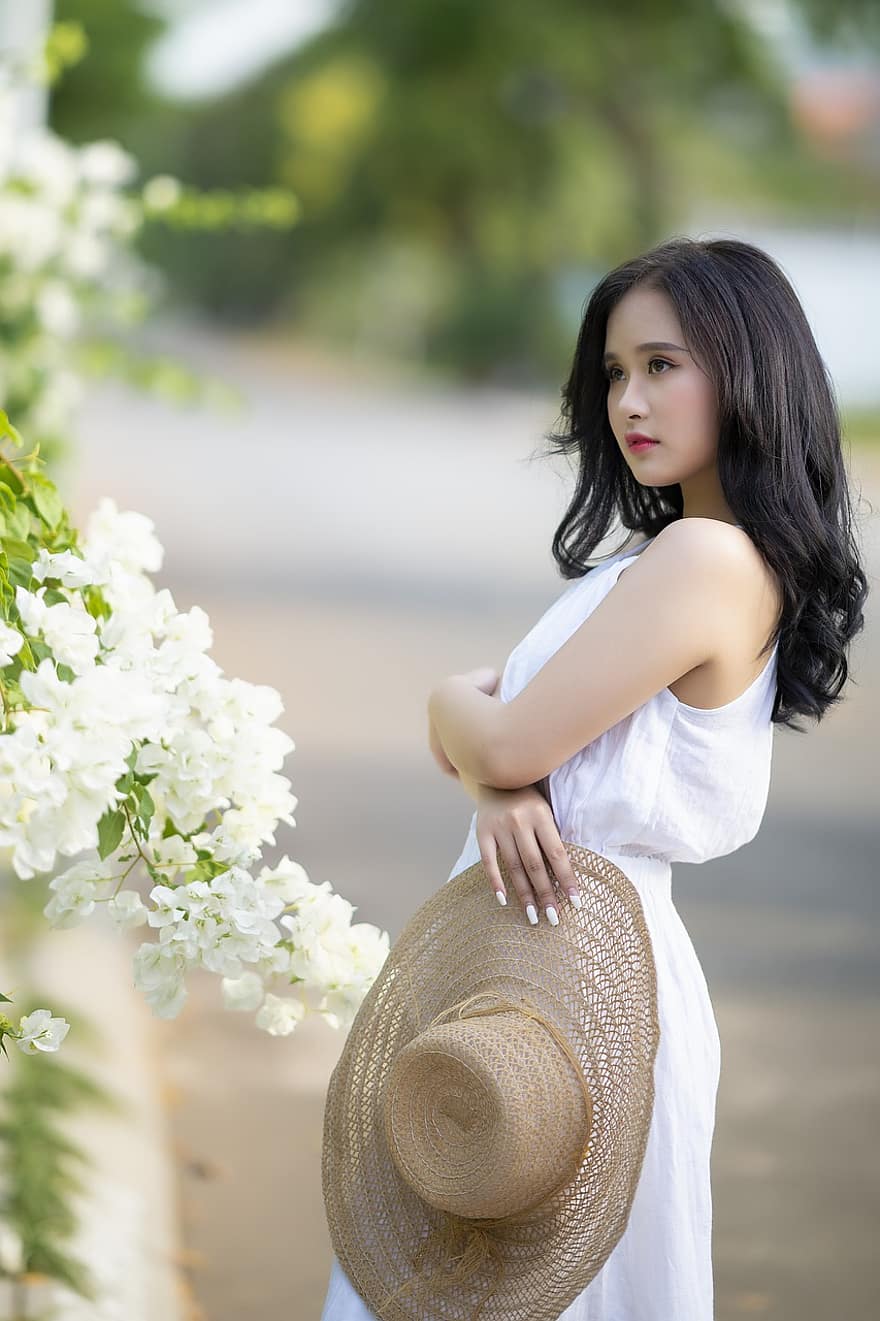 moda, donna, fiori, vietnamita, bellezza, vestito bianco, cappello, bellissimo, ragazza, modello, posa