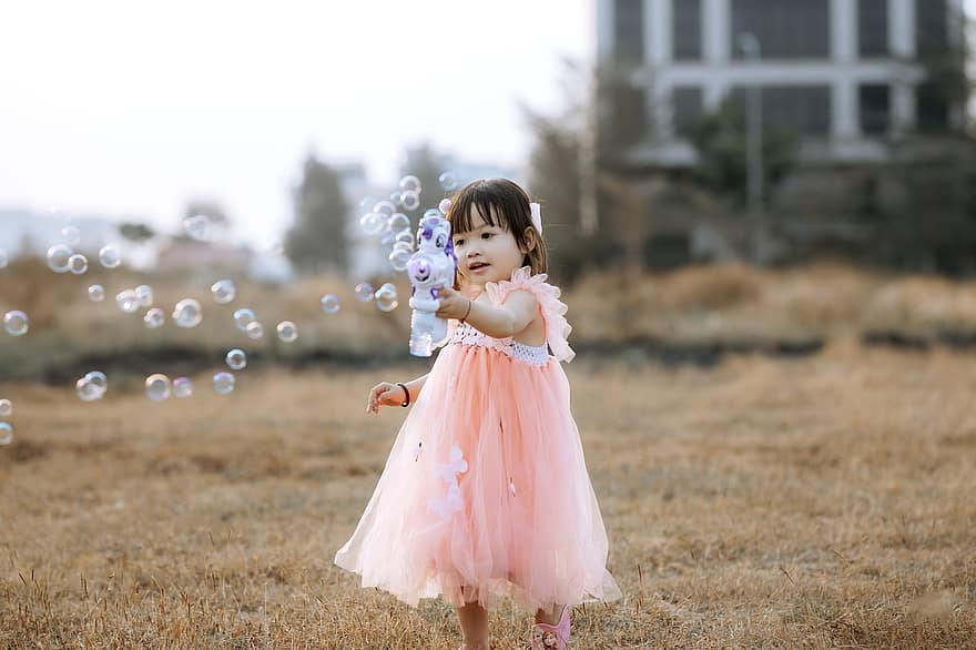 niña, burbujas, vestido, niño, joven, jugar, divertido