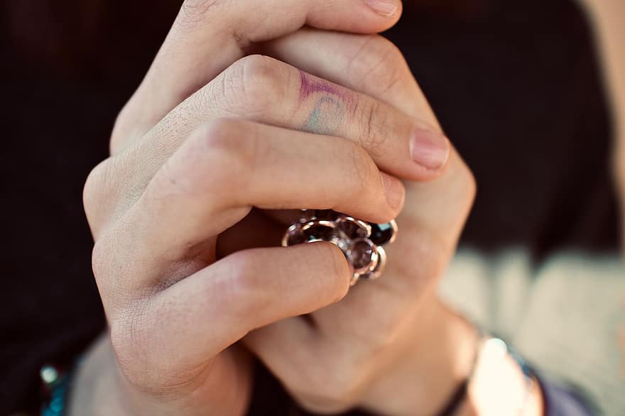 hænder, fingre, tatovering, ring, Union, sammenfletning, menneskelig hånd, tæt på, herrer, Kvinder, voksen