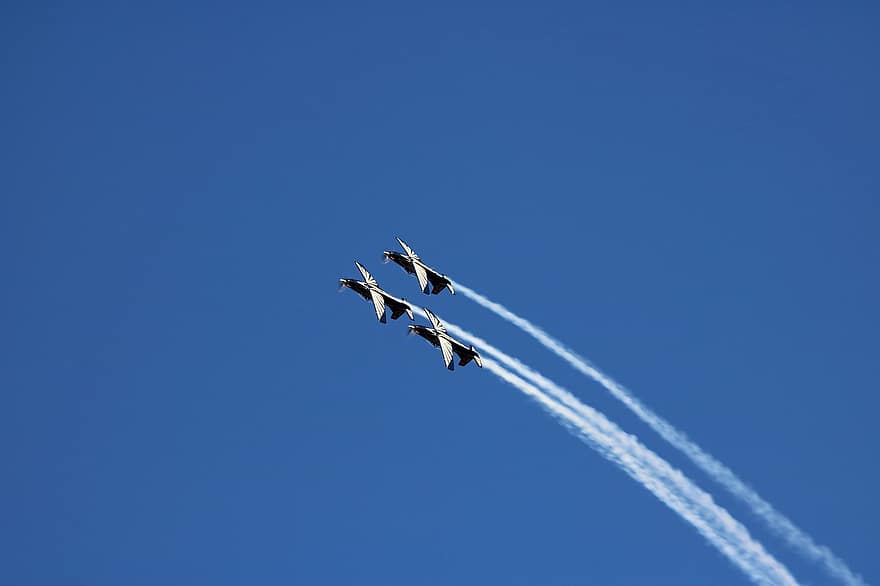 falcons de plata, Força Aèria Sud-africana, volant de dobles, Equip Nacional de Mostra, acrobàcies aèries, espectacle aeri, avions