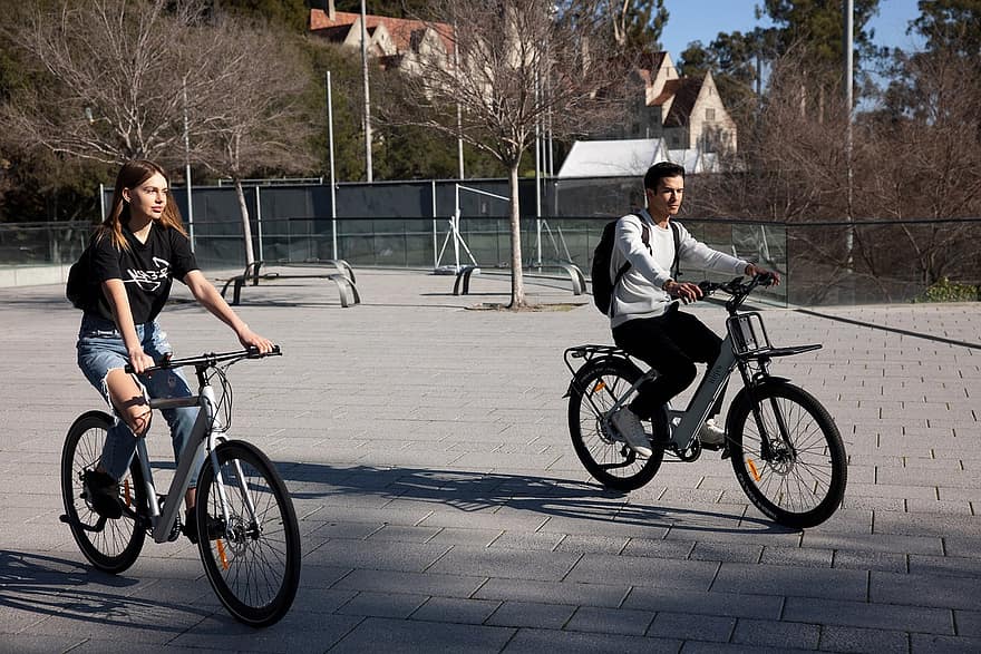 passeio de bicicleta, E-bikes, campus, São Francisco, Califórnia, cidade, urbano, bicicletas elétricas, eco-friendly, transporte, bicicleta