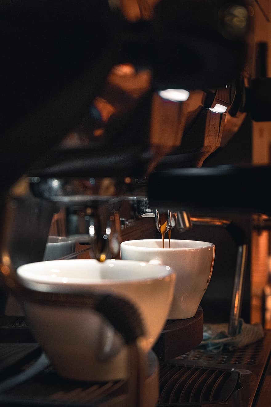 koffie, machine, cups, koffiezetapparaat, koffiekopjes, koppen koffie, mokken, cafeïne, coffeeshop, cafe, drinken