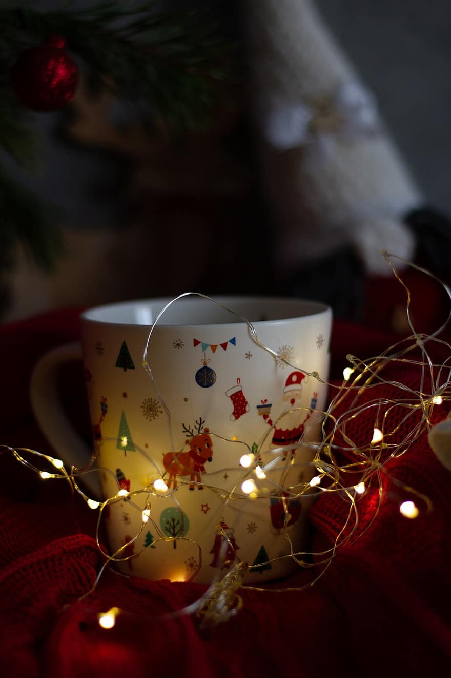 džbánek, vánoční osvětlení, červená přikrývka, napít se, nápoj, Vánoce, vánoční koule, hvězda, cetka, pohár, stálý život