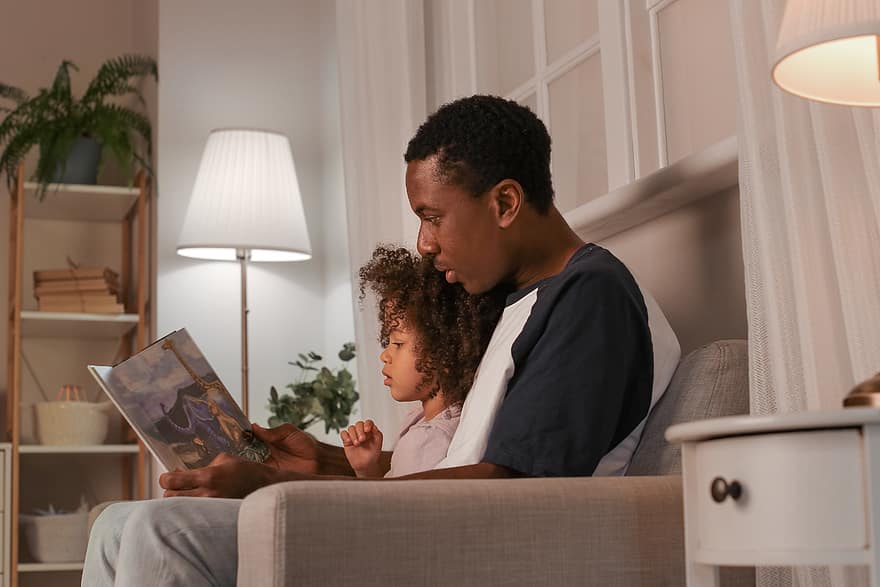 ojciec, córka, książka, czytanie, czarny, dziecko, Dom, Storytime, wewnątrz, tata, dziewczynka