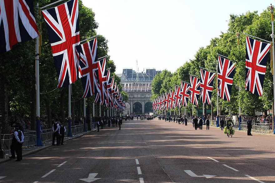 Le jubilé de platine de la reine, Drapeaux Union Jack, cavalerie, gardes, Royaume-Uni, amirauté arch, Défilé d'anniversaire de la reine, Reine Elizabeth II, famille royale, Famille royale britannique