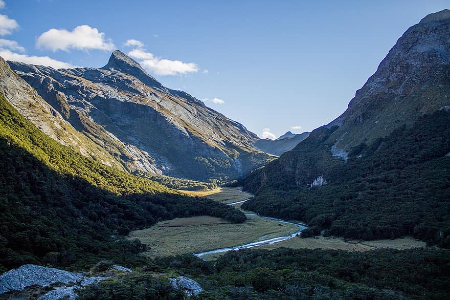 Nuova Zelanda, Valle del fiume, montagne, mt aspirante parco nazionale, Picco dell'anfione, isola del sud, natura, montagna, paesaggio, foresta, acqua