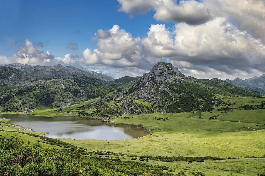 hegy, covadonga-tavak, Spanyolország, tó, tájkép, felhők, természet, nyári, zöld szín, fű, vidéki táj