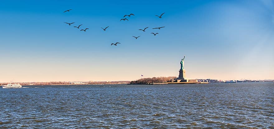 estátua da Liberdade, América, Estados Unidos, Ilha da liberdade, Marcos Históricos, por do sol, crepúsculo, agua, gaivota, embarcação náutica, lugar famoso