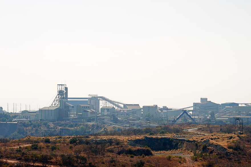 Erste Mine, Aktive Diamantenmine, Bergbauindustrie, Maschinen, Industrie, Fabrik, Bergbau, Kohle, Kraftstoff- und Stromerzeugung, Umgebung, Baugewerbe