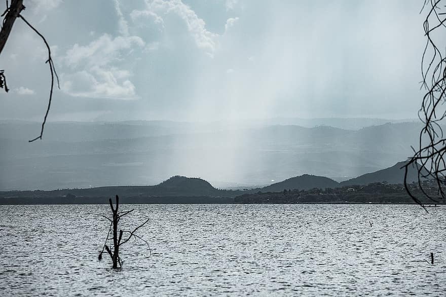 sø, Kenya, skyet dag