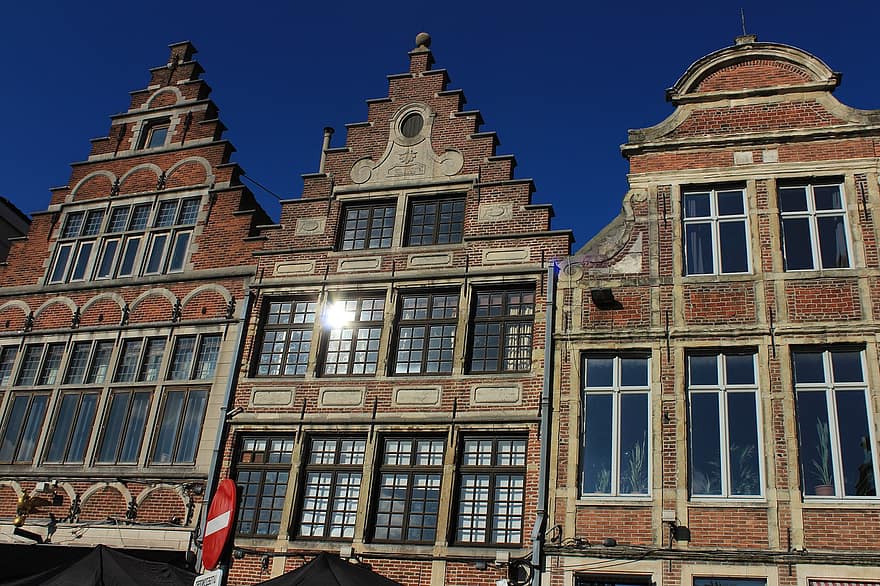 古い建物、ファサード、窓、ベルギー、フランダース