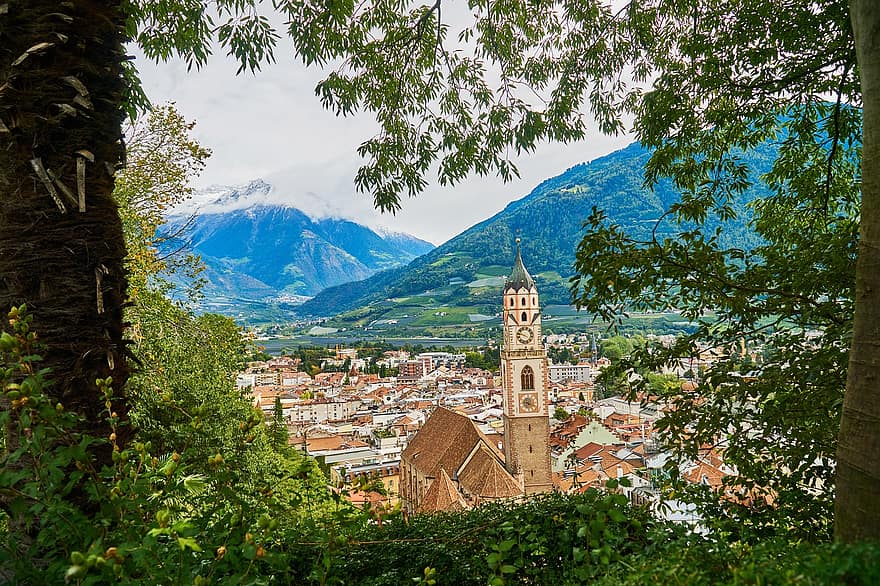 タウン、山岳、メラノ、南チロル、イタリア、高山、教会、タワー、建物、谷、建築