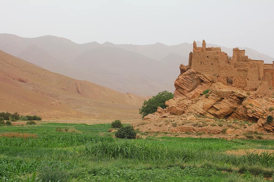 marokāņu, oarazazāts, jomā, laukos, tinghir, kalns, ainavu, lauku ainas, zāli, arhitektūra, slavenā vieta