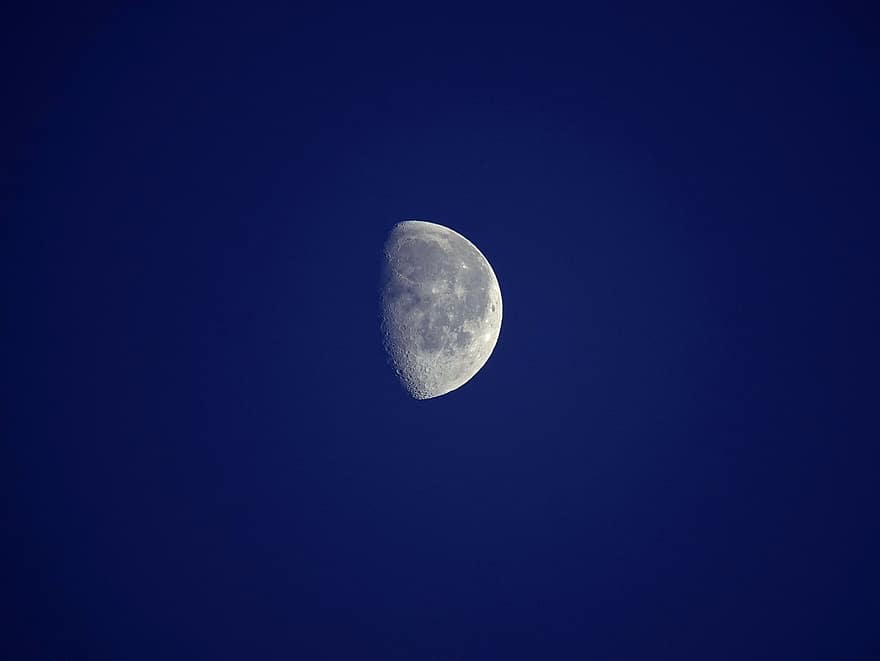 lua, céu noturno, céu azul, meia-lua, noite, luar, azul, astronomia, planeta, espaço, superfície da lua