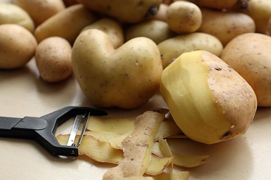 Kartoffeln, schälen, Schäler, Kartoffelschale, Ernte, produzieren, organisch, Lebensmittel, Essen, Ernährung, frisch