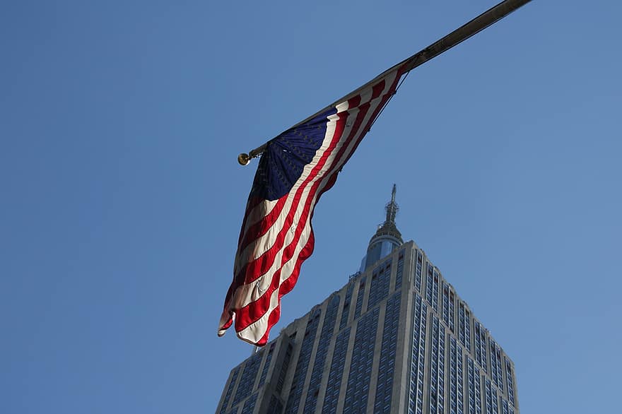 edifício Empire State, Manhattan, cidade de Nova York, arquitetura, urbano, bandeira americana, patriotismo, cultura americana, lugar famoso, azul, quatro de julho