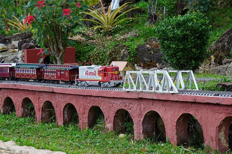 modelový vlak, miniaturní, vlak, vlaková souprava, most, lokomotiva, železniční model, hračky, železniční koleje, železnice, přeprava