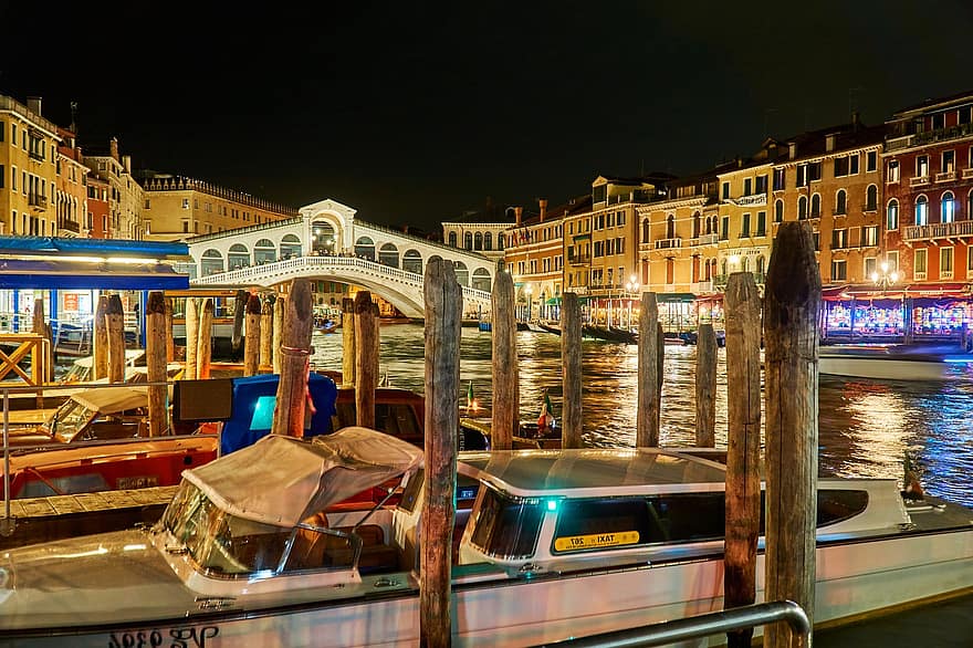 Venecija, kanalas, naktis, rialto tiltas, Italija, valtys, uostą, orientyras, pastatai, šviesos, miestas