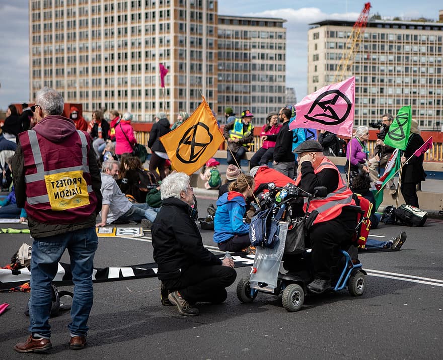 protest, udryddelsesoprør, London, xr, klima forandring, klima protest, vauxhall bro, Slut med fossile brændstoffer, menneskemængde, byliv, sjovt