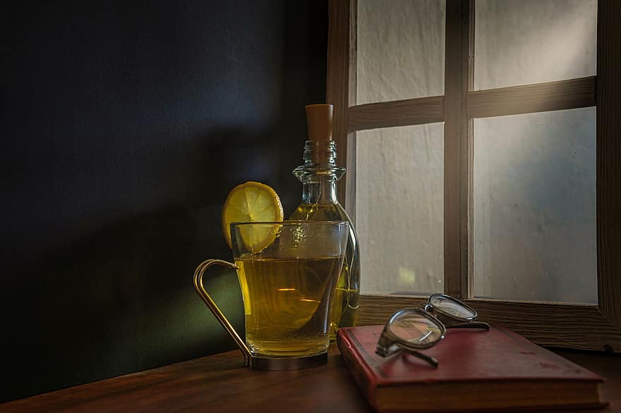 静物、窓、本、お茶、ガラス、くつろぎ、読む、レモン一切れ、ドリンク、ボトル、光