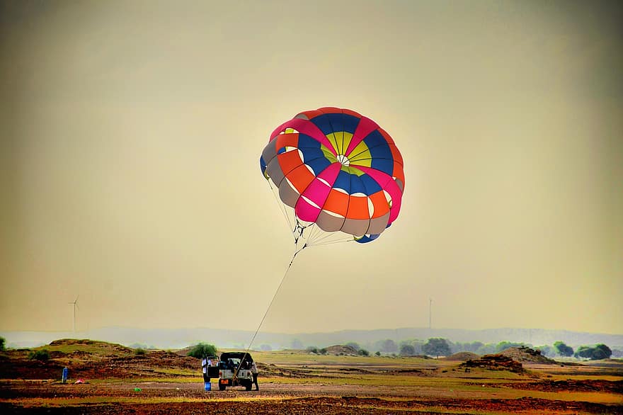 パラセーリング、砂漠、フィールド、通り、jaisalmer、インド、エクストリームスポーツ、パラシュート、飛行、男達、熱気球