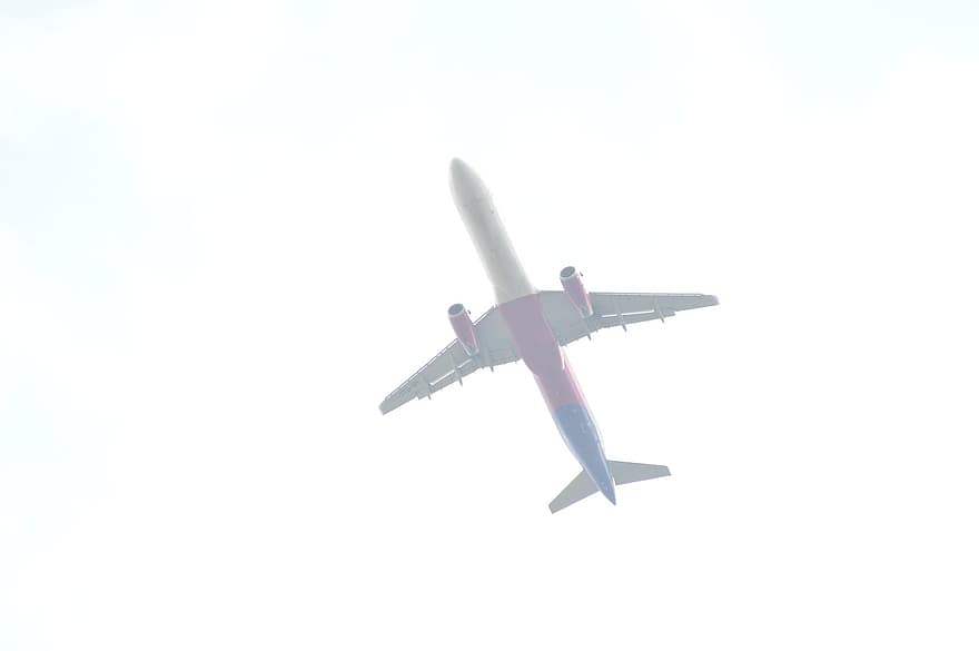 Flugzeug, Jet, fliegend