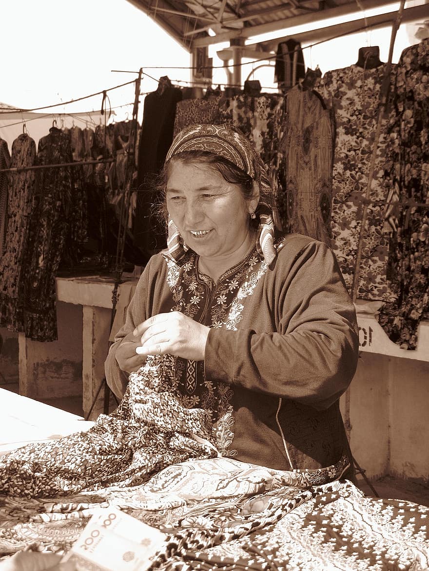 žena, Uzbekistán, samarkand, tashkent, švadlena, řemeslo, textil, bazar