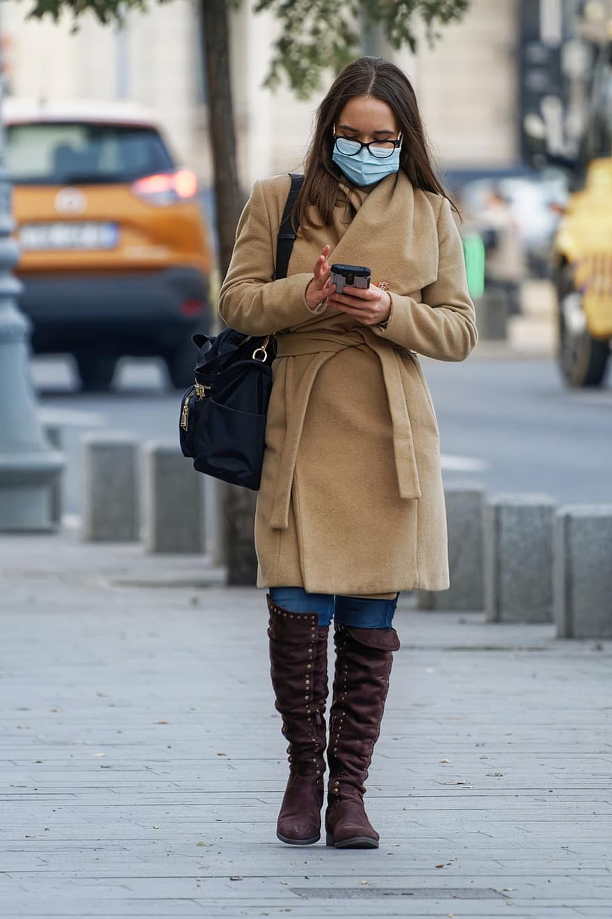 vrouw, masker, covid, smartphone, straat, stedelijk, gezichtsmasker, bescherming, het voorkomen, een persoon, levensstijlen