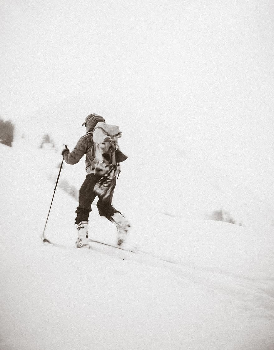 bermain ski, main ski, pemain ski, olahraga musim dingin, salju, gunung yang tertutup salju, pegunungan Alpen, alpine, musim dingin, gerakan, alam