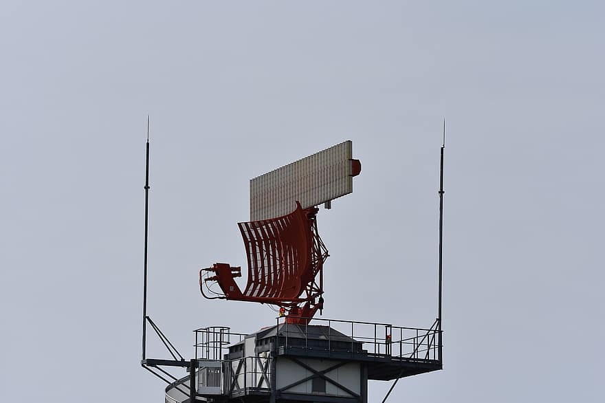 Flughafenradar, Radarturm des Flughafens, Radar, Flughafen, Turm, Ebene, Gebäude, Luftfahrt, Himmel, Blau, Technologie