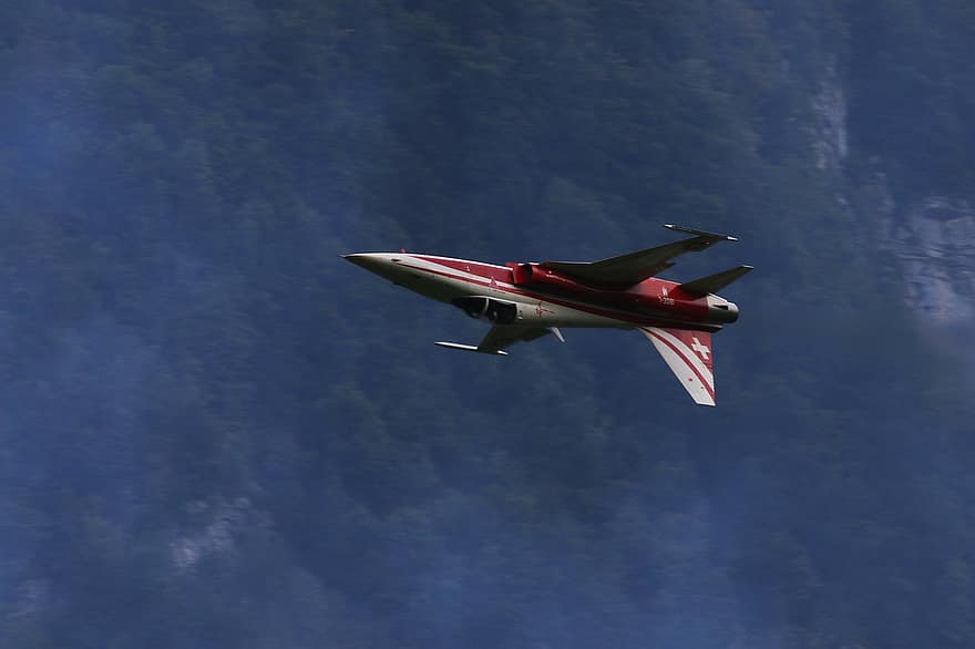نورثروب F-5 ، سلاح الجو السويسري ، طائرة مقاتلة ، قاذفة قنابل ، طيران ، الأكروبات