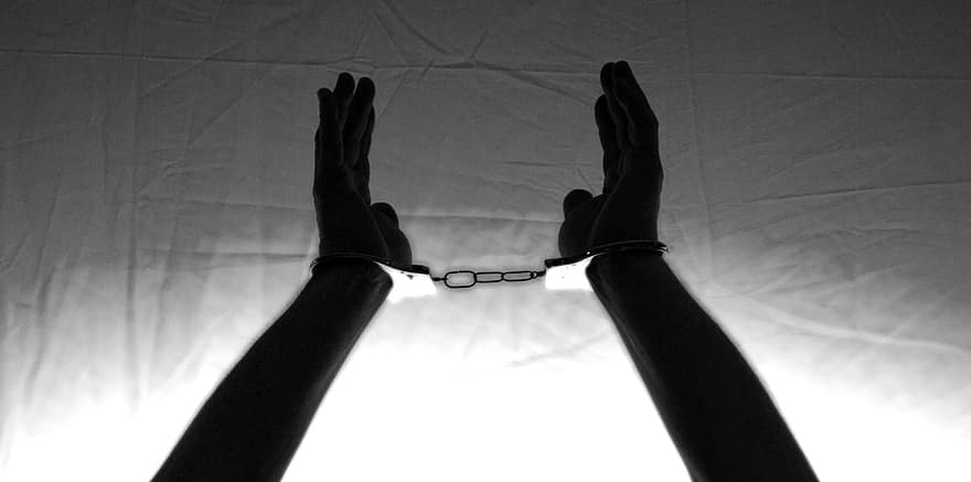 Руки, наручники, связаны, зависимость, руки вверх, преступление, арестовывать, подозрение, ответственность, обвинение, обвинять