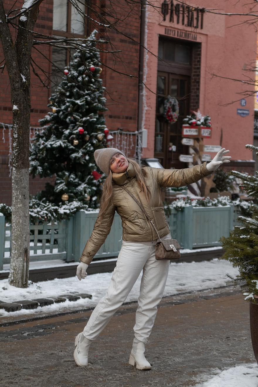 New Year, Holiday, Stroll, New Year City, Model, Posing, Joy, Smile, Young Woman, Beautiful Girl, Winter