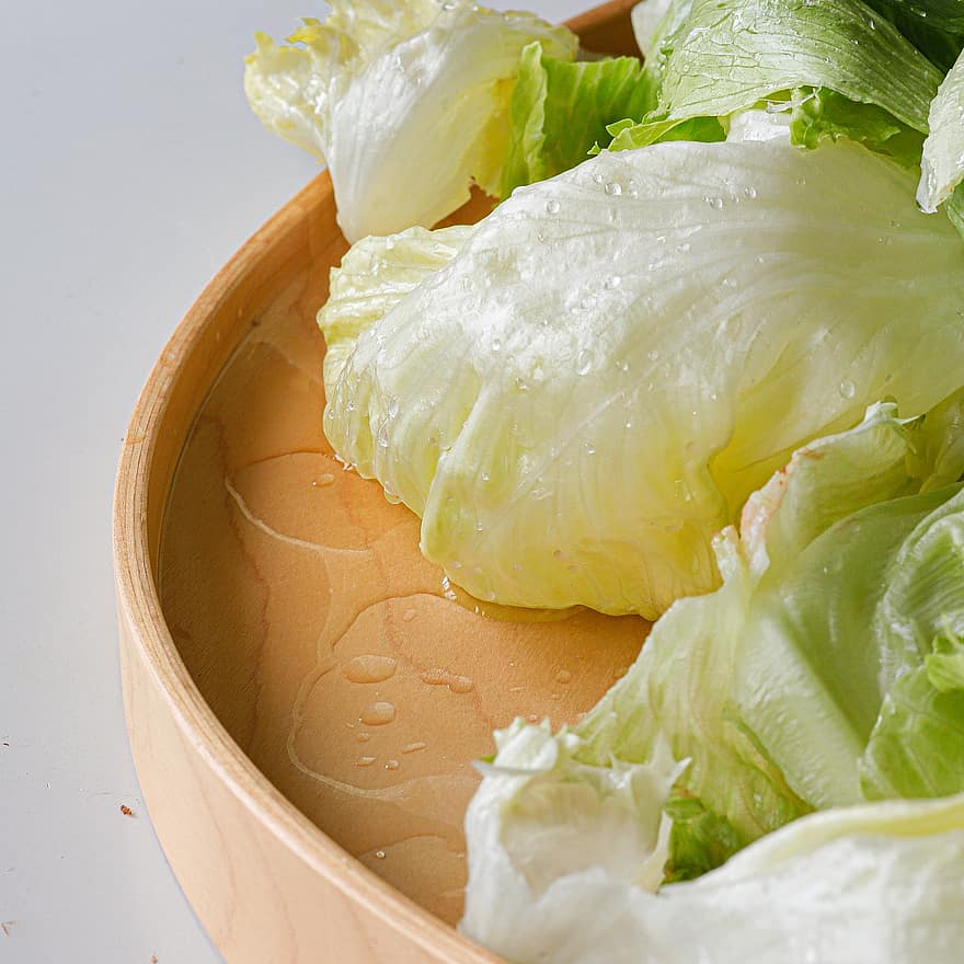 Eisbergsalat, Grüner Salat, Gemüse, Blätter, Lebensmittel, organisch, produzieren, nass, frisch, gesund, Vitamine