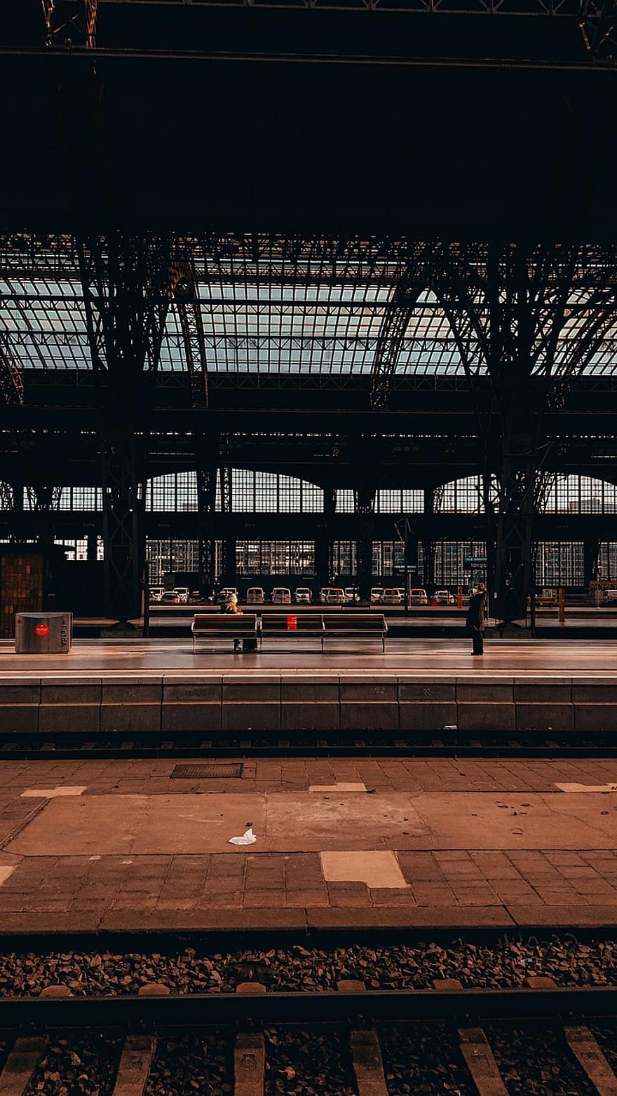 Германия, Саксония, железнодорожная платформа, железнодорожная станция, в помещении, архитектура, транспорт, построенная структура, путешествовать, современный, вид транспорта