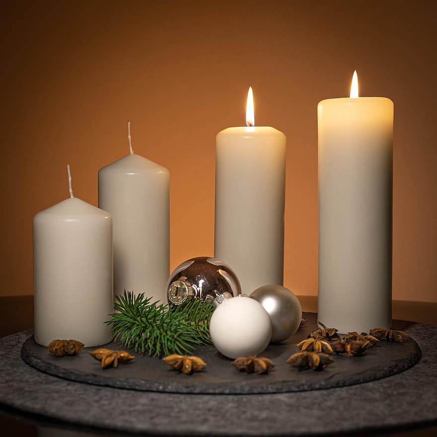 Weihnachten, Zweiter Advent, Adventskerzen, Kerzen, Adventszeit, Weihnachtskugeln, Advent, Ornament