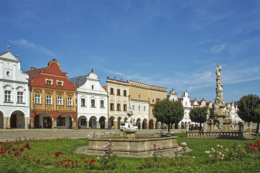 Tjekkiet, pilgrim, Pelhřimov, by, historiske centrum, historisk, bygning, facader, byens torv, springvand, panorama