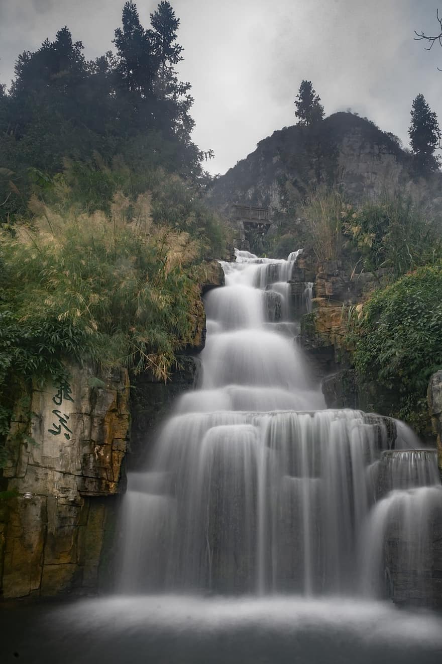 Valle dello Shenquan, cascata, foresta, lunga esposizione, paesaggio, montagna, ruscello, giornata nuvolosa, guizhou