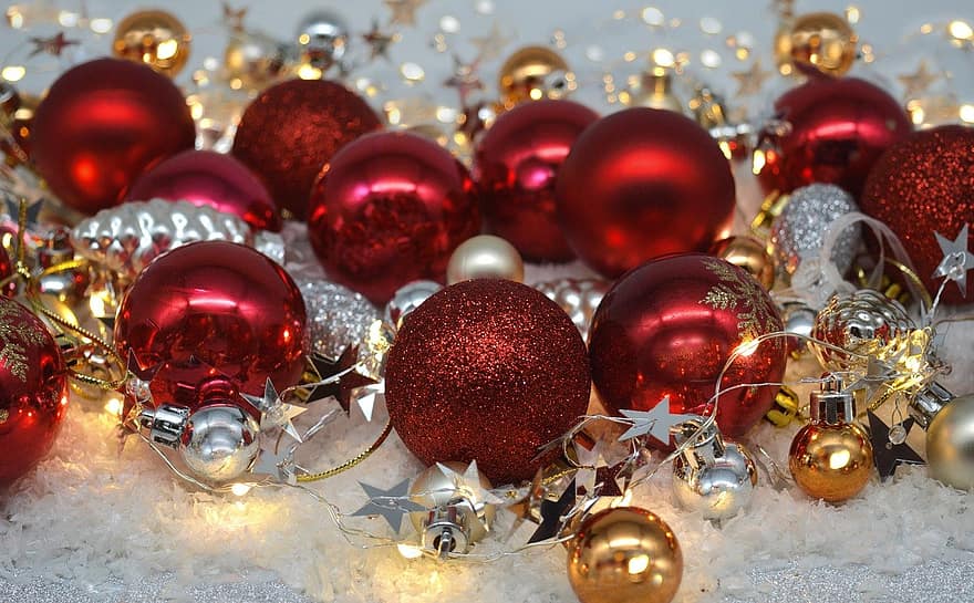 ozdoby świąteczne, bombki, Kula Jodły, świąteczne dekoracje, uroczysty, Boże Narodzenie, Adwent, motyw świąteczny, czerwone kulki, czerwone bombki