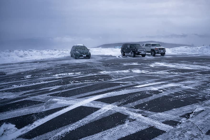 سيارة ، موقف سيارات ، ثلج ، المرتفعات ، بارد جدا ، ريح شديدة ، رحلة قصيرة ، اليابان ، شتاء ، جليد ، وسائل النقل