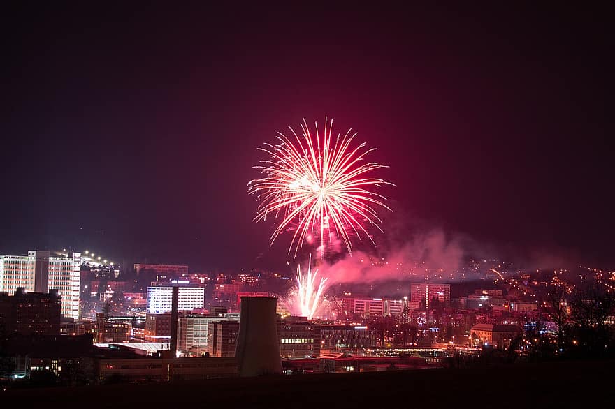 an Nou, pirotehnie, focuri de artificii, noapte, exploziv, foc de artificii, explodează, celebrare, peisaj urban, iluminat, fum