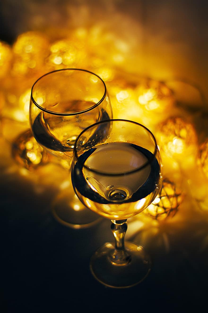taças de vinho, óculos, luzes, festão, decoração, vidraria, álcool, casal, par