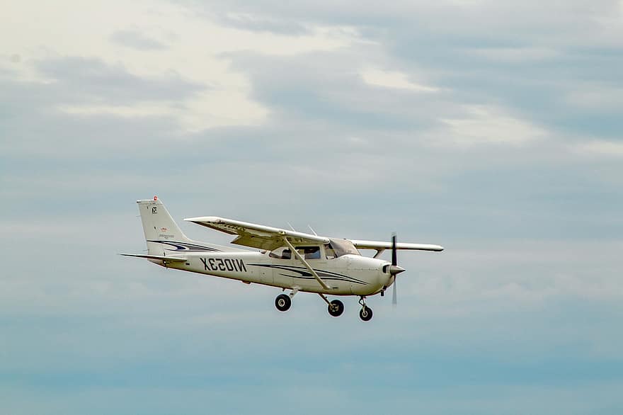 Cessna, 172, Landing, Pilot, Aircraft, Propeller, Sky, Radar, Rotor, Flying, Aviation