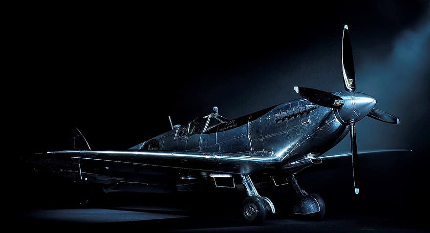 Stříbrný Spitfire, letadlo