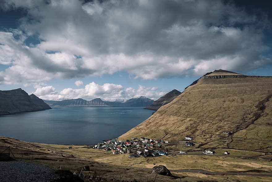 mar, Oceano, rocas, Islas Faroe, nubes, viaje, casas, montaña, paisaje, verano, azul