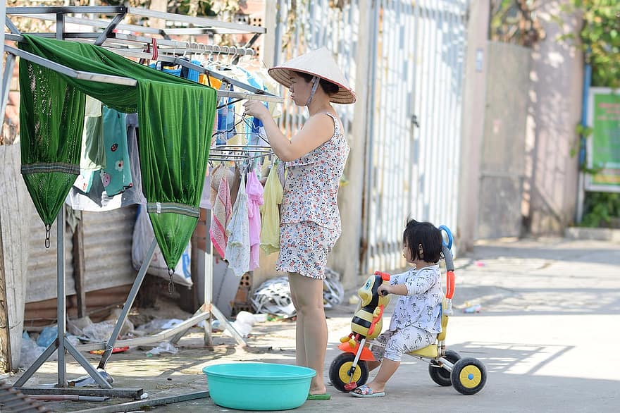 madre e bambino, Bambino vietnamita, Bambina Vietnam, Città di Bien Hoa, bambino, divertimento, carina, infanzia, stili di vita, famiglia, sorridente