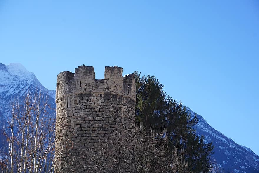 وادي أوستا ، قلعة ، القلعة في القرون الوسطى ، برج ، قلعة الحجر ، هندسة معمارية ، القلعة القديمة ، أثار ، أوروبا ، حصن ، نصب تذكاري